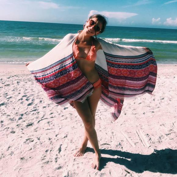 Meet your Posher, Nicole - Picture 1 of 1